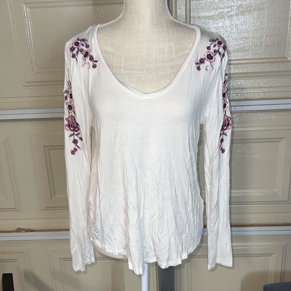 Aeropostale Soft V Long Sleeve Shirt Blouse Embroidered Floral White Juniors L